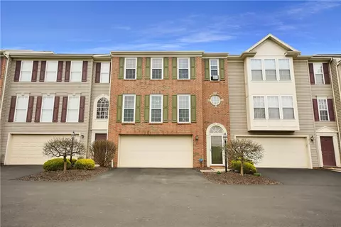 1075 Royal Dr, Canonsburg, PA 15317