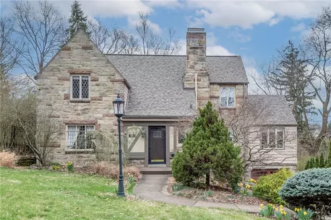 269 Kenforest Dr, Pittsburgh, PA 15216