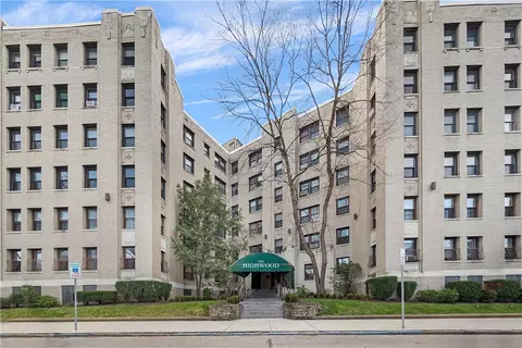 372 S Highland Ave #607, Pittsburgh, PA 15206