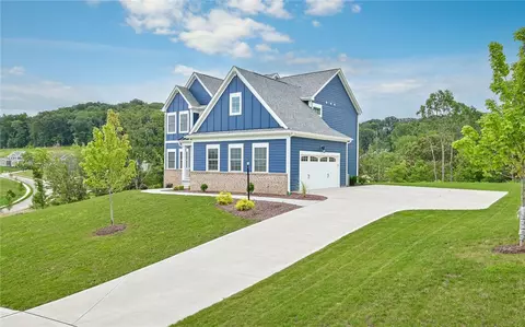 302 Red Oak Ct, Mars, PA 16046