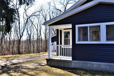 Exterior - 1298 Cascade Rd, Monaca, PA 15061 photo 4 of 9