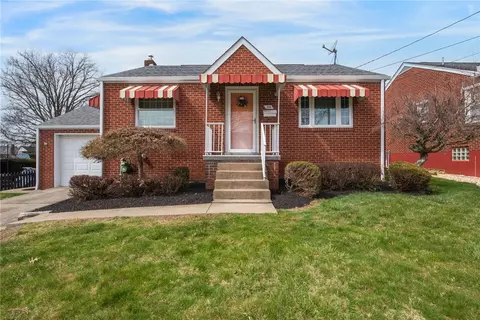 208 Eastern Dr, New Kensington, PA 15068