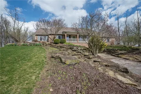 400 Bowman Rd, Bridgeville, PA 15017