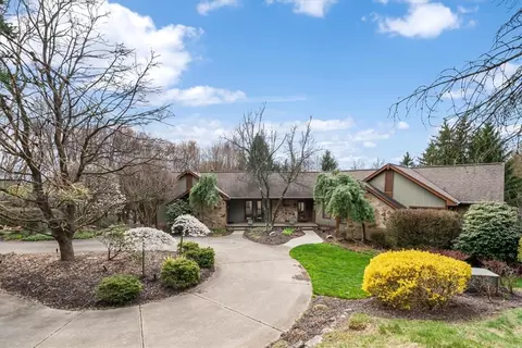 214 Clearview Rd, Aliquippa, PA 15001
