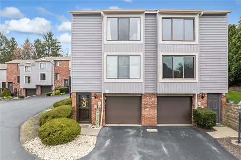 202 Serendipity Dr, Coraopolis, PA 15108