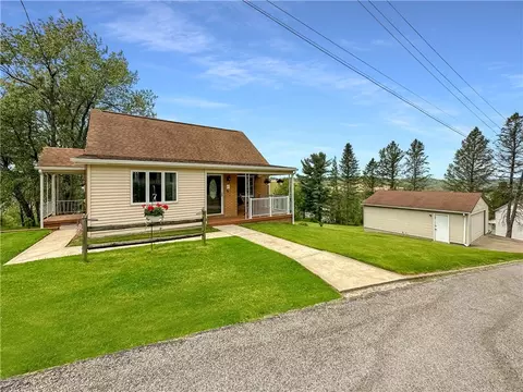 63 2nd St, Slovan, PA 15078