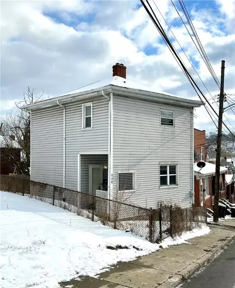 220 Bruce St, Mckees Rocks, PA 15136