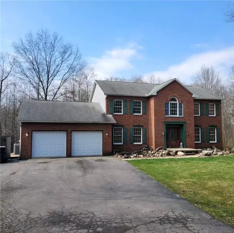 112 W Crossbow Ln, Slippery Rock, PA 16057
