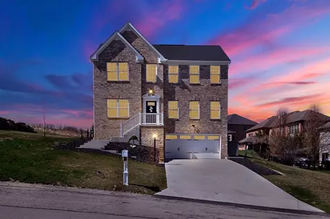 1002 Country Club Rd, Jeannette, PA 15644