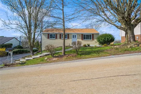 2174 Robin Hood Dr, Irwin, PA 15642