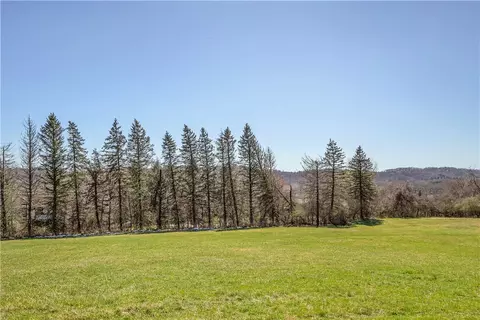 6046 Apache Ln, Export, PA 15632 photo 4