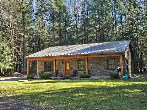 2080 Peninsula Dr, Central City, PA 15926