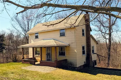 1237 Mercer Rd, Ellwood City, PA 16117