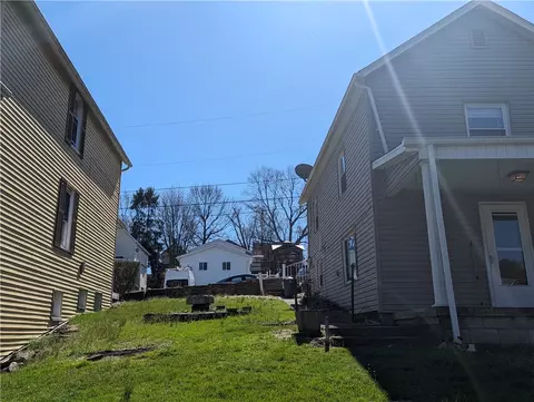 Exterior - 428 Kenneth St, Donora, PA 15033 photo 7 of 9