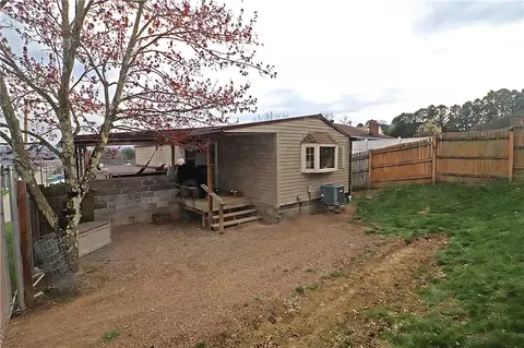 890 Roosevelt Ave, Youngwood, PA 15697
