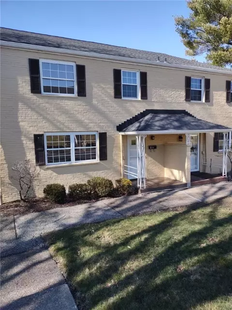 4 Chapel Dr, Pittsburgh, PA 15237