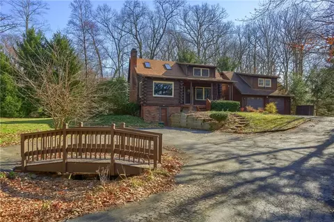 205 Woodcroft Rd, Baden, PA 15005