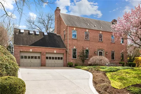 5530 Dunmoyle St, Pittsburgh, PA 15217