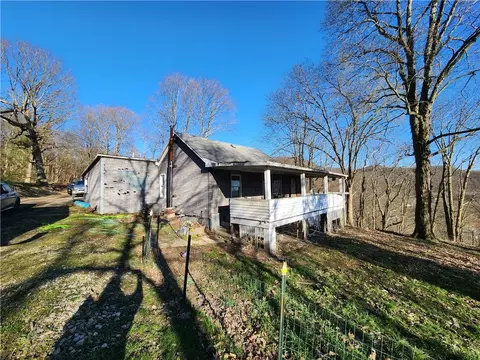 1133 Burns Ln, Vandergrift, PA 15690