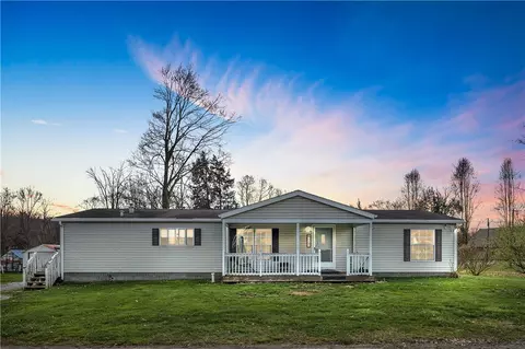 1185 Church St, Ellwood City, PA 16117