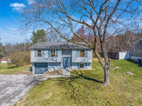 111 Wayne Dr, Cranberry Township, PA 16066