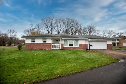1838 Memorial Dr, Farrell, PA 16121