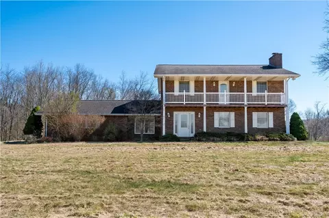 88 Broad St, Marianna, PA 15345