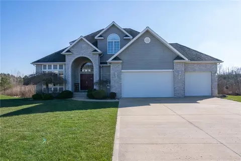 32 Hunt Dr, Grove City, PA 16127