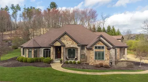 16 Burke Rd, Cranberry Township, PA 16066