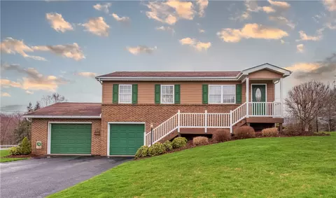 33 Ashland Way, Vandergrift, PA 15690