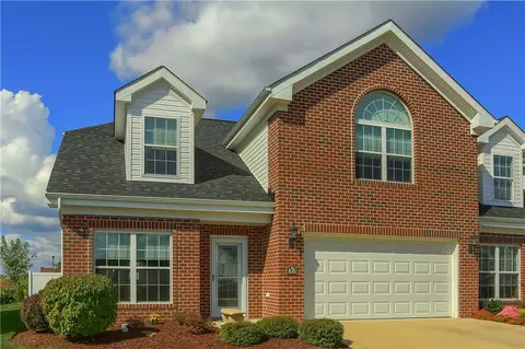 435 River Glen Dr #10A, Baden, PA 15005