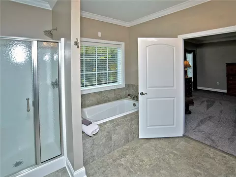 Bath - 701 Elliot Dr, Irwin, PA 15642 photo 2 of 5