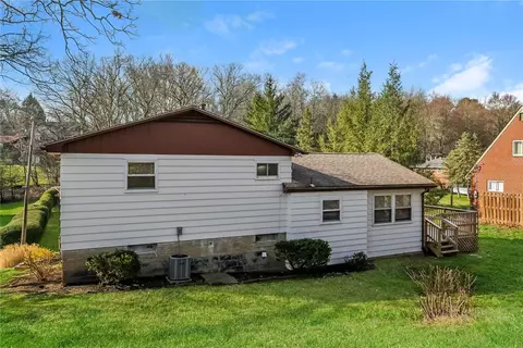 Exterior - 1379 Lincoln Dr, Monaca, PA 15061 photo 3 of 4