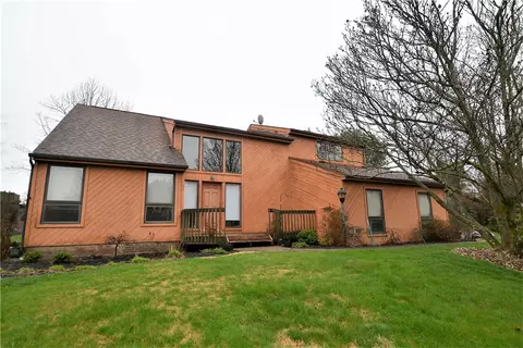 2374 Delo Dr, Gibsonia, PA 15044