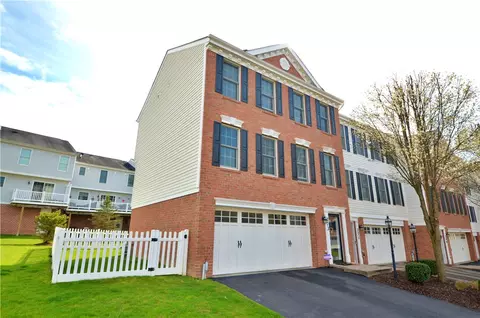 273 Overlook Ct, Coraopolis, PA 15108