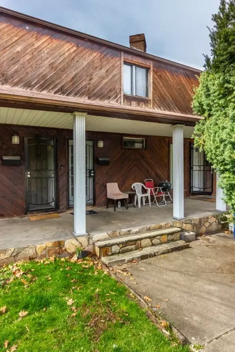 4302 Bristol St, Pittsburgh, PA 15207