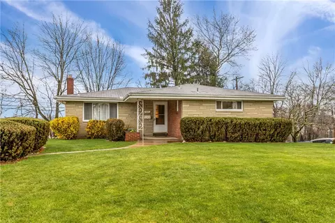4801 Willow Dr, Pittsburgh, PA 15236