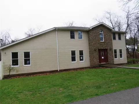 328 Comstock Dr, Irwin, PA 15642