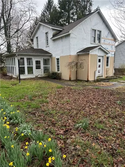 3408 Smith Ln, New Castle, PA 16105
