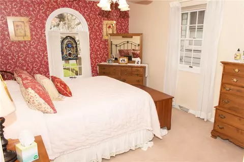 Bedroom - 933 4th St, Beaver, PA 15009 photo 4 of 4