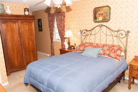 Bedroom - 933 4th St, Beaver, PA 15009 photo 2 of 4