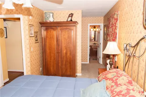 Living - 933 4th St, Beaver, PA 15009 photo 4 of 5