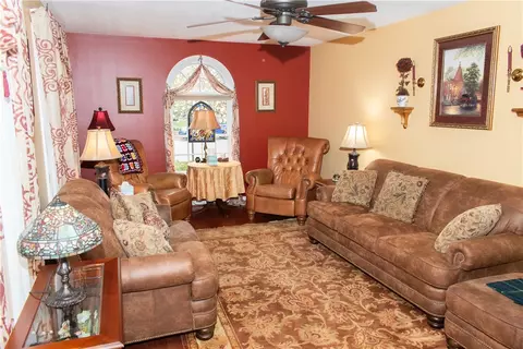 Living - 933 4th St, Beaver, PA 15009 photo 1 of 5