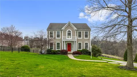 320 Hickory Nut Dr, Eighty Four, PA 15330
