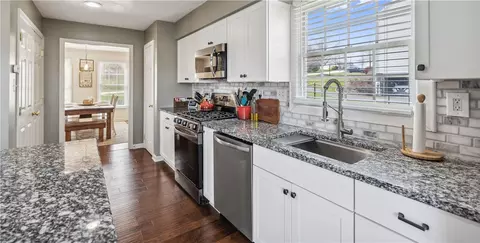 Kitchen - 320 Hickory Nut Dr, Eighty Four, PA 15330 photo 5 of 7