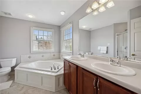 Bath - 320 Hickory Nut Dr, Eighty Four, PA 15330 photo 2 of 4