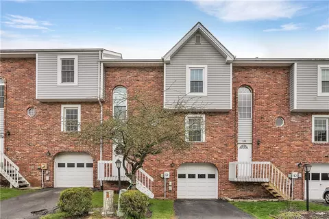 428 Carters Grove Dr, Gibsonia, PA 15044