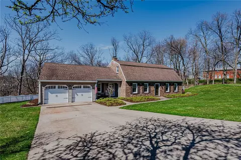 614 Woodburn Ln, Greensburg, PA 15601