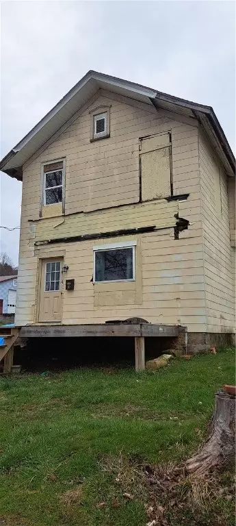 30 Broadway St, Reynoldsville, PA 15851