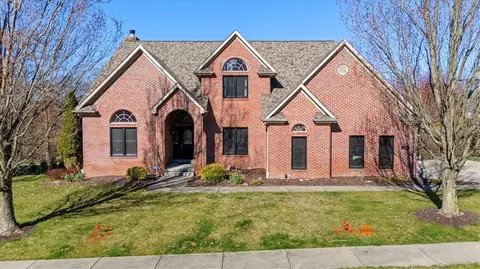 121 Oakview Dr, Cranberry, PA 16066